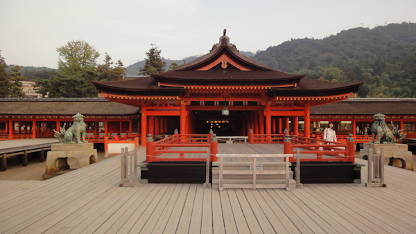 the main shrine buiding from the front with a wing on each side